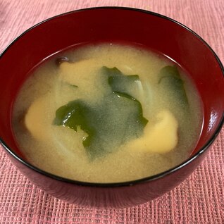 簡単！しいたけ玉ねぎわかめの味噌汁